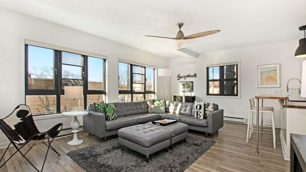 Saugatuck Condo | Summer 2026 OPEN‼️ Book NOW❗️5️⃣⭐️Beautiful Condo DT Saugy-PARKING & easy walk 2 town