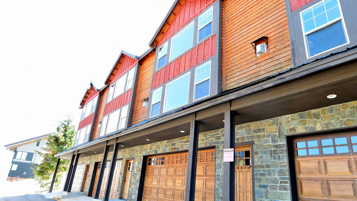 Sandpoint Condo | Summer☀️and Winter❄️ FUN!Spacious 4 bedroom, 3 bathroom Schweitzer Mountain Condo