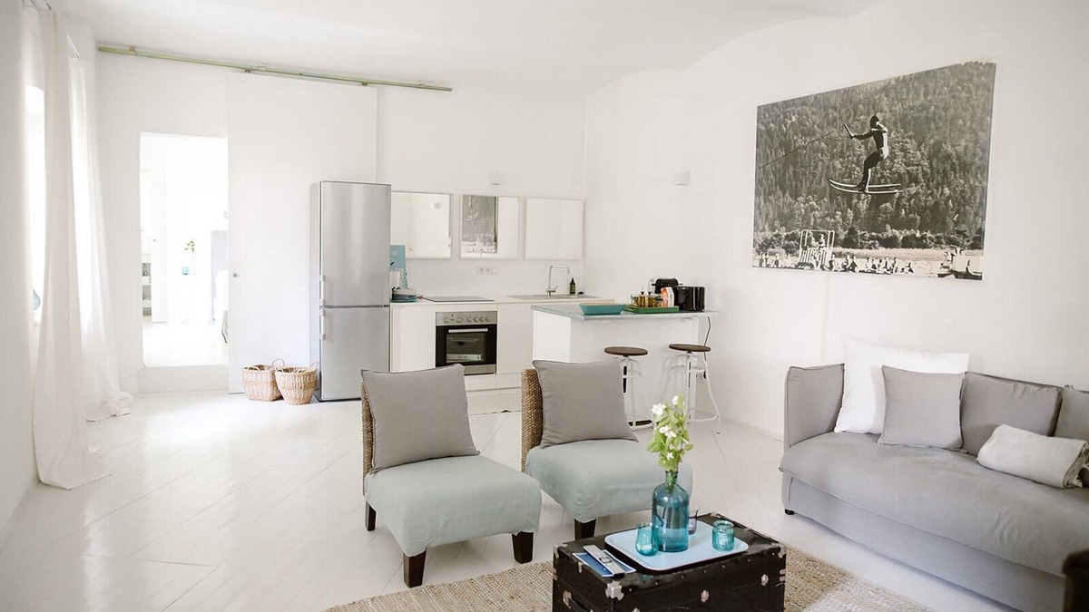 Poertschach am Woerthersee Apartment | Summer apartment on Lake Wörthersee with terrace & private lake access