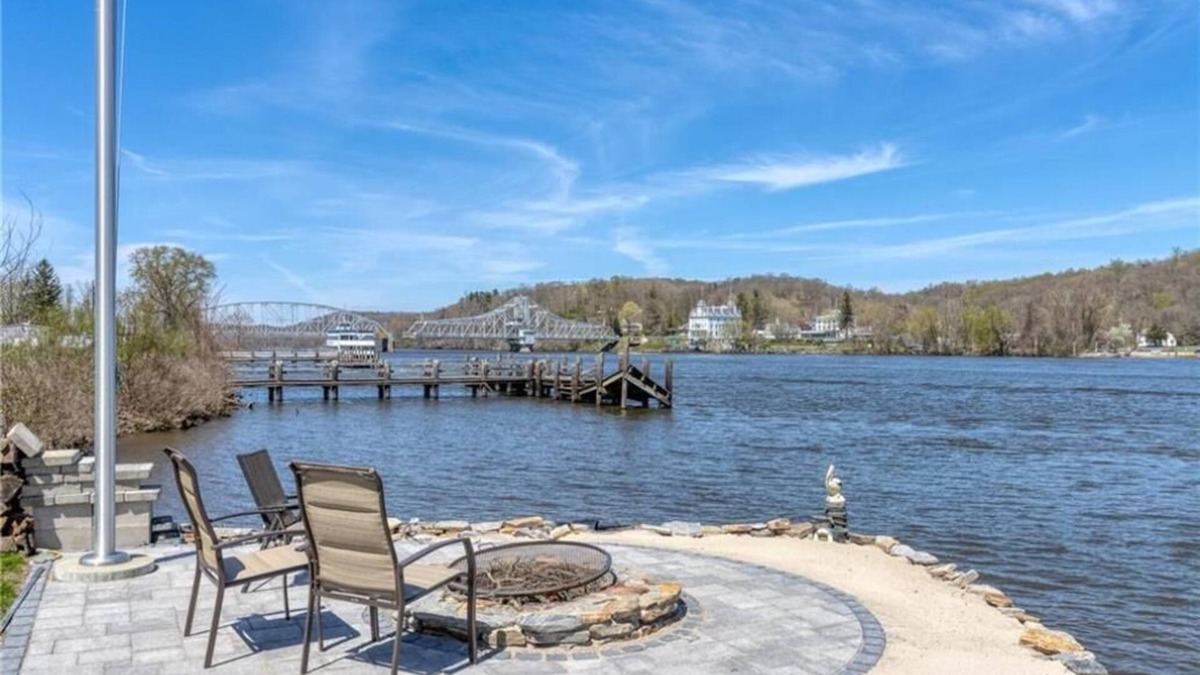 Haddam House | Summer at the Haddam House