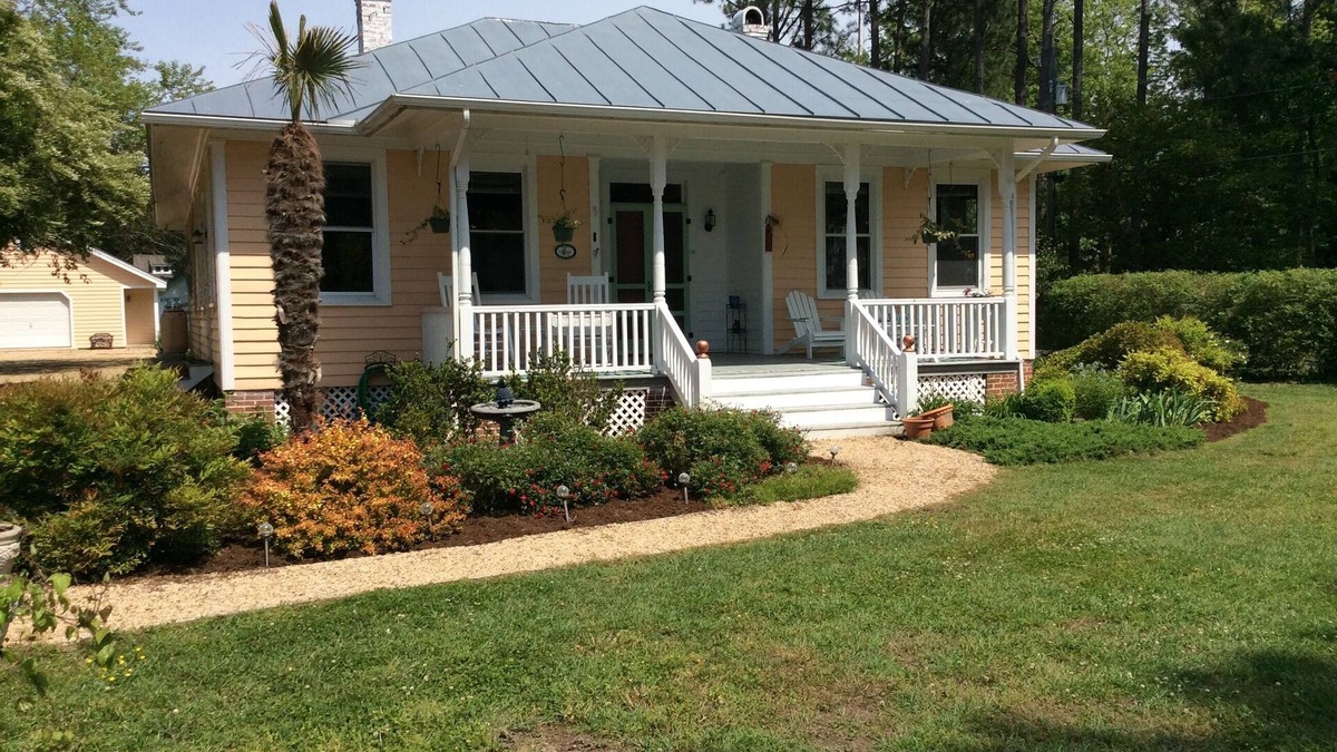 Irvington Cottage | Summer at the Rivah in Irvington! Come see for yourself!