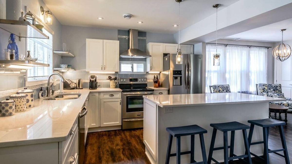 Crystal Beach House | Summer Banks Paradise - 4 Minute walk to Beach, 25 Min drive to Niagara Falls