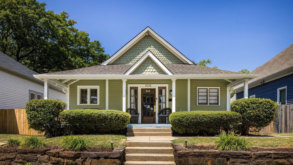 Forest Park House | Summer Breeze - 3BR/Backyard & Deck/Families