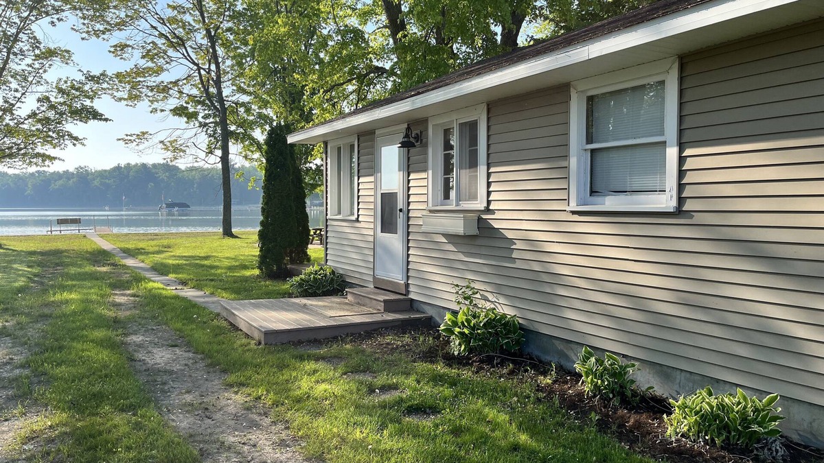 Alpena Cottage | "Summer Breeze" Cottage on Alpena's Long Lake - Prime location on the Sandies!