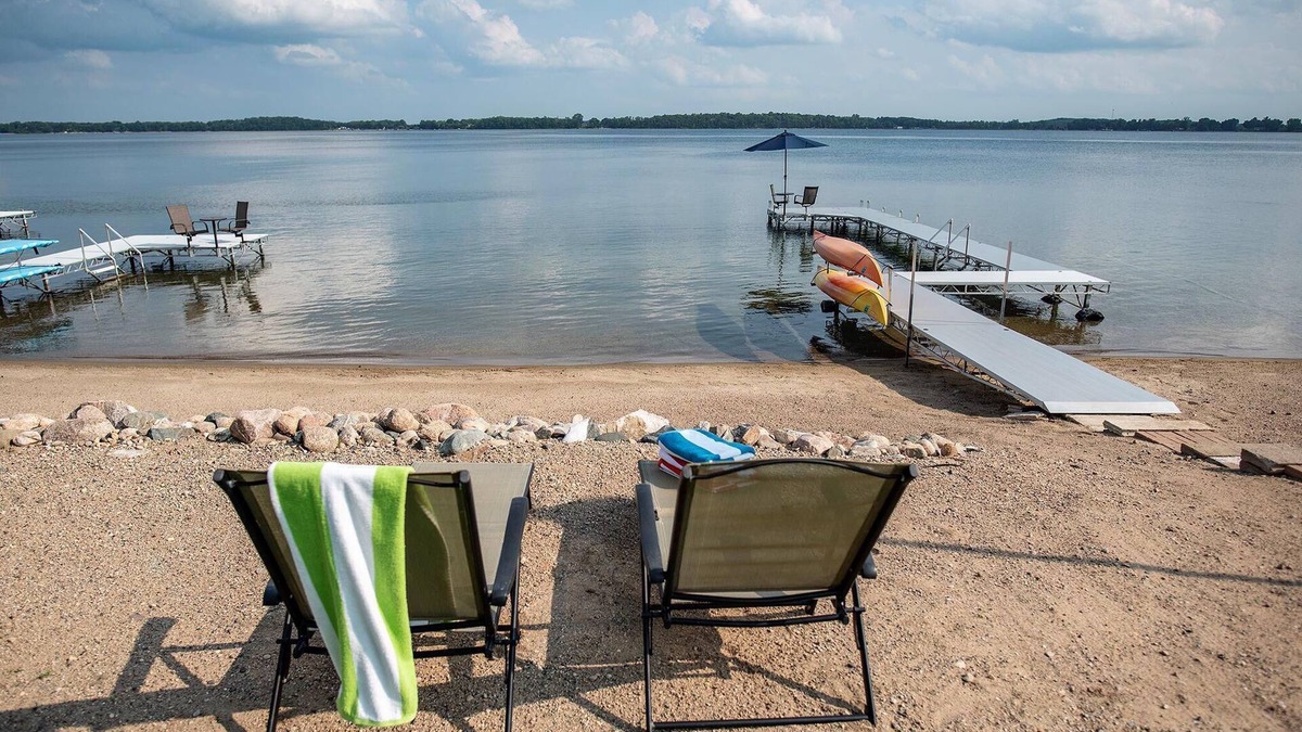 Frazee Cabin | Summer Breeze on Little McDonald Lake