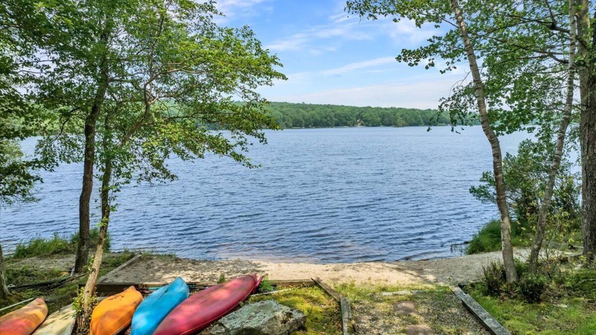 Gouldsboro Cabin | Summer cabin w/Private Beach in Big Bass Lake resort community