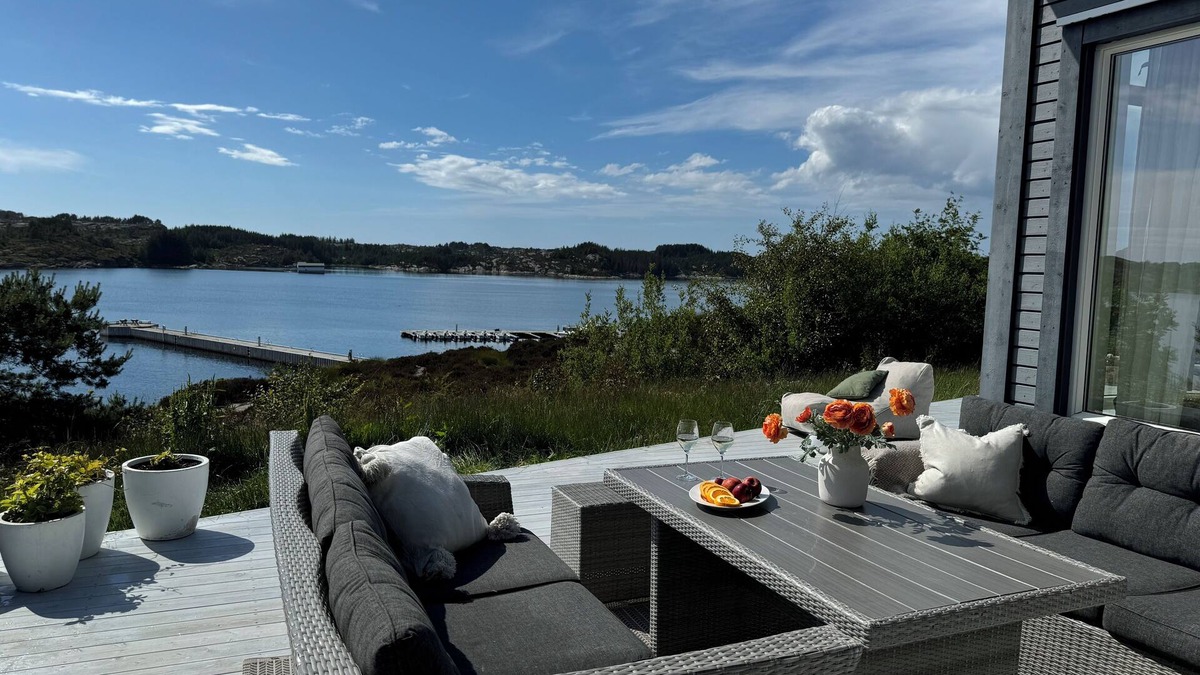 Steinsland House | Summer cottage with large terrace and panoramic views