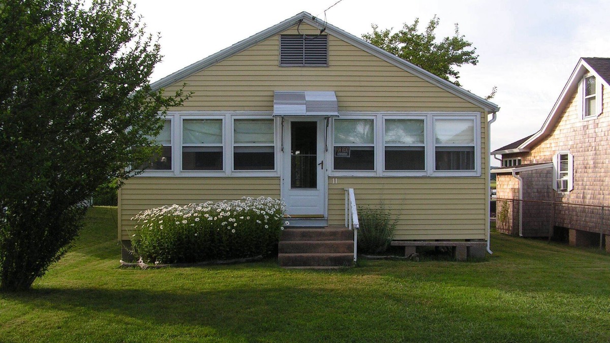 Old Saybrook Cottage | Summer Cottage with Water Views at Great Hammock Beach in Old Saybrook