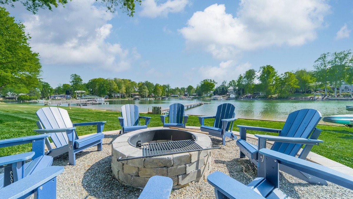 Westport House | Summer Cove by SoCharm | Luxury Lakeside Living | 5 BDS | Sleeps 16