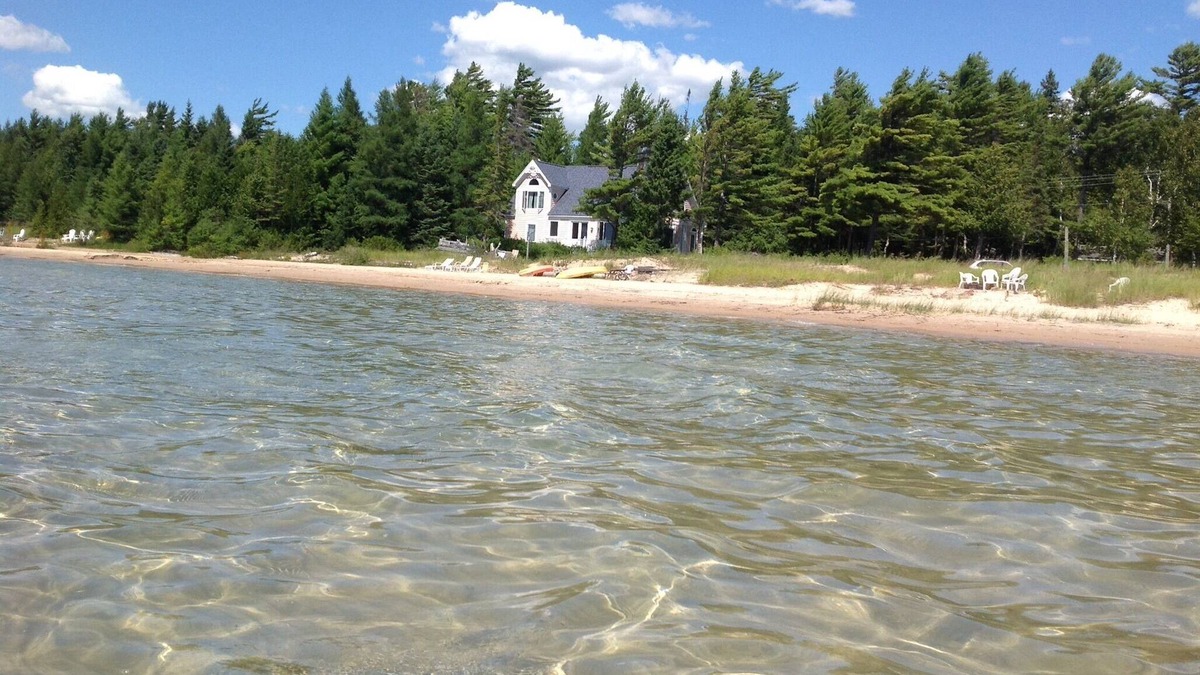 Menonaqua Beach House | Summer, Fall & Winter Paradise. On the water. 5 min. to Harbor Springs, Skiing!