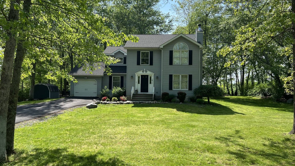 East Stroudsburg House | Summer fun Poconos Watergap: stunning water views, dock, firepit, movie room