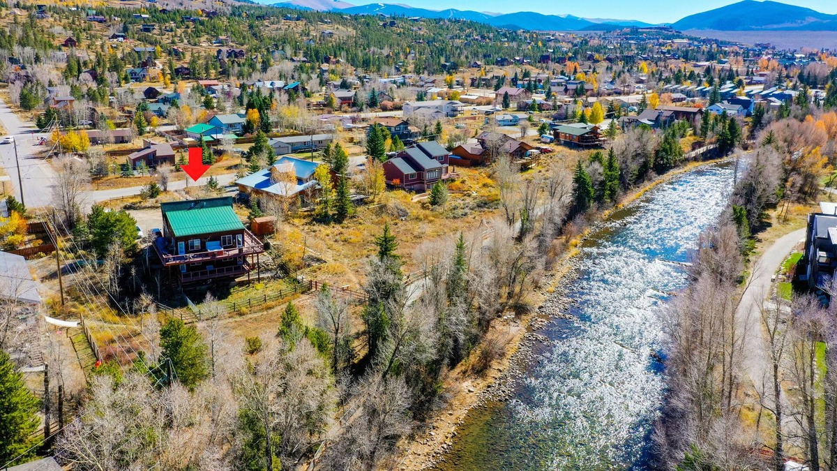 Willow Grove House | Summer get away on the river.