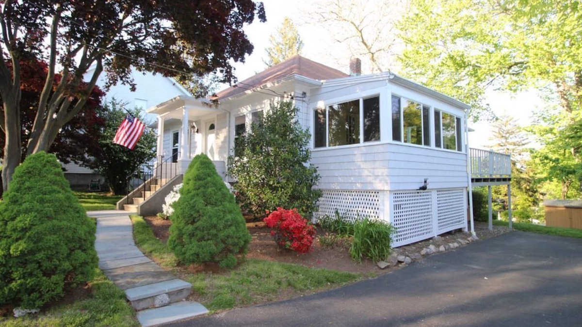 Darien House | SUMMER GETAWAY Vacation Home near Weed Beach & Pear Tree, Noroton Heights train