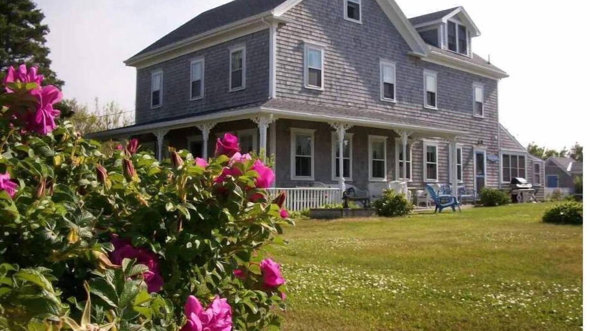 Block Island House | Summer Hill - 10 bedroom Block Island farm house