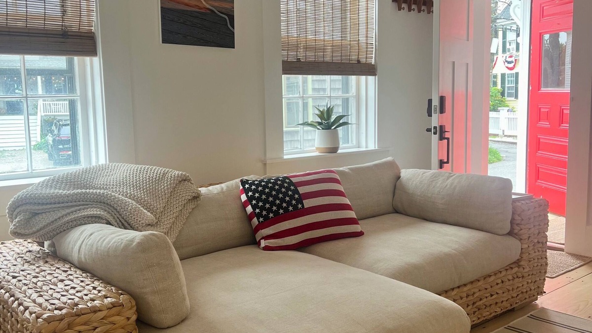Marblehead House | Summer Home! AC Excellent Location, Downtown MHD by harbor, sleeps 12, parking,
