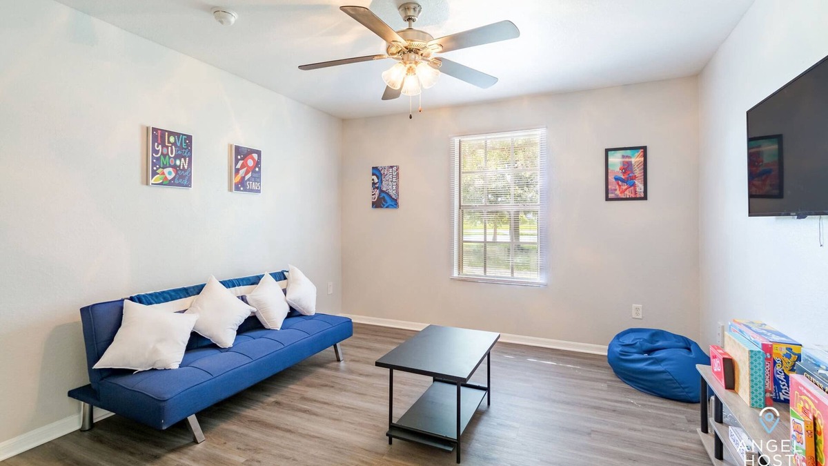 New Port Richey Apartment | Summer Lakes 15 Min from Beach | Laptop Workspace!