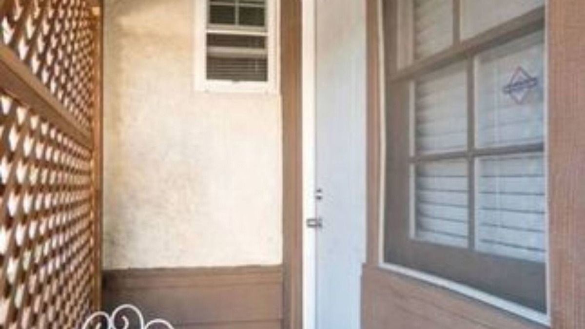 Reseda Bed & Breakfast | Summer Leaf