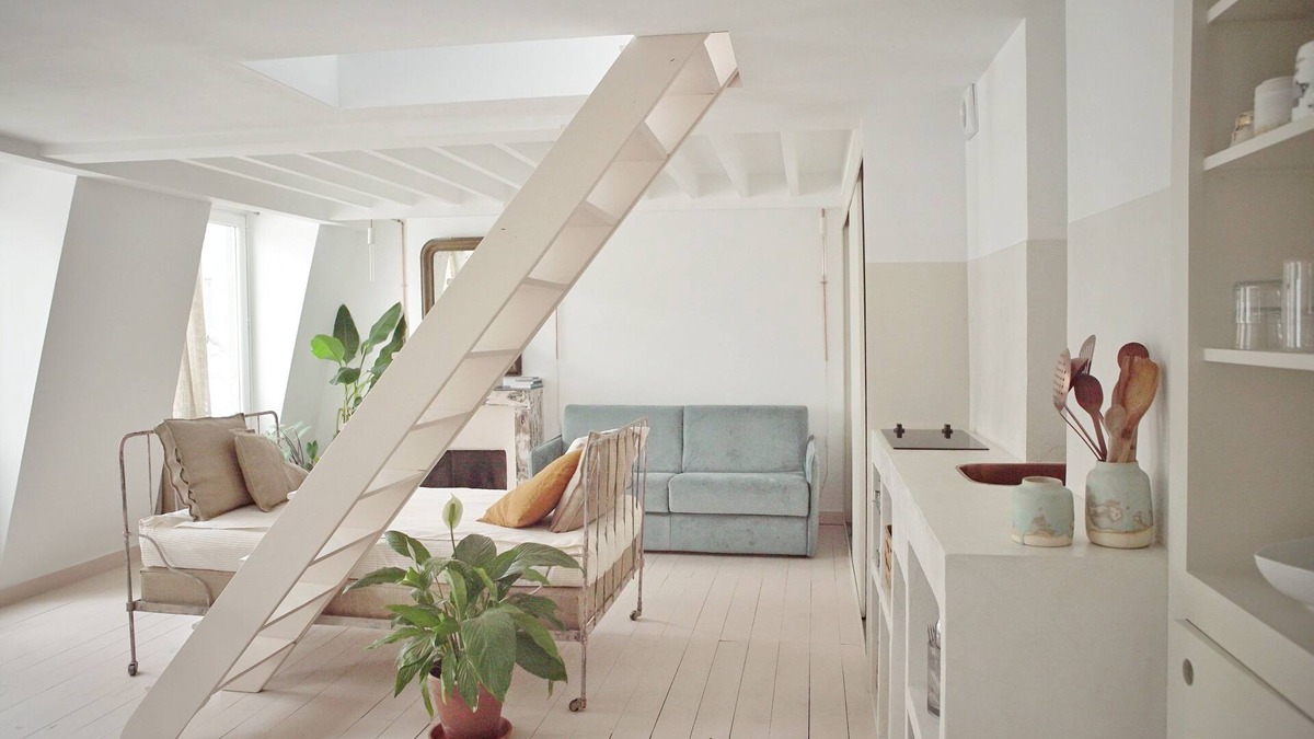 Quartier de la Roquette Apartment | Summer light: architect’s nest between rooftops