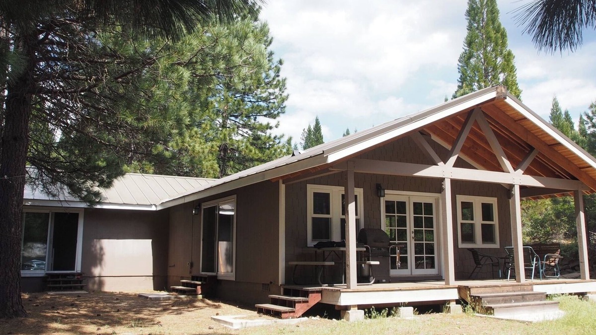 McCloud House | Summer mountain fun for the whole family. Pets OK. Mt. Shasta