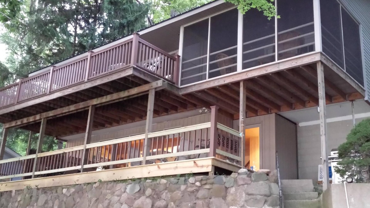 Reading House | Summer or fall. Life on the lake is good.