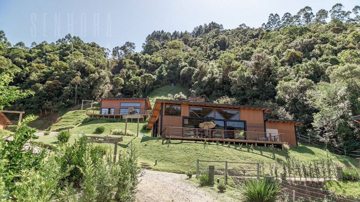 Aguas Mornas House | Summer Paradise: Jacuzzi, Pool, and Comfort