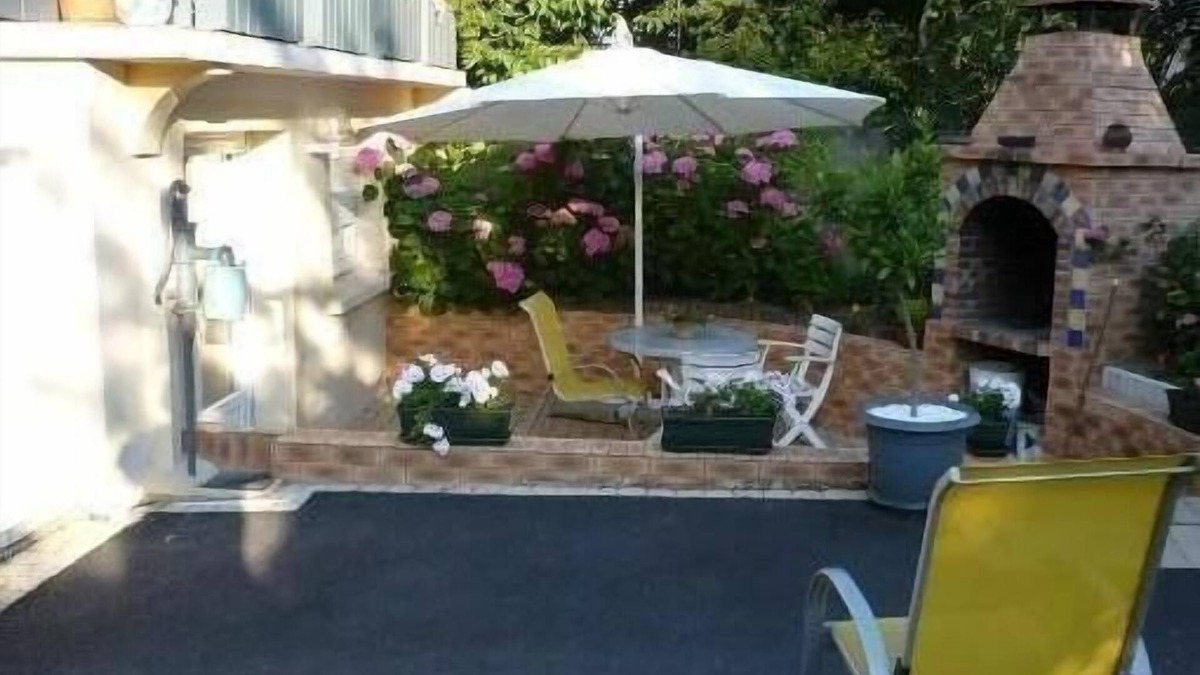 Saint-Jouan-des-Guerets Apartment | Summer rental - studio 2 pers.