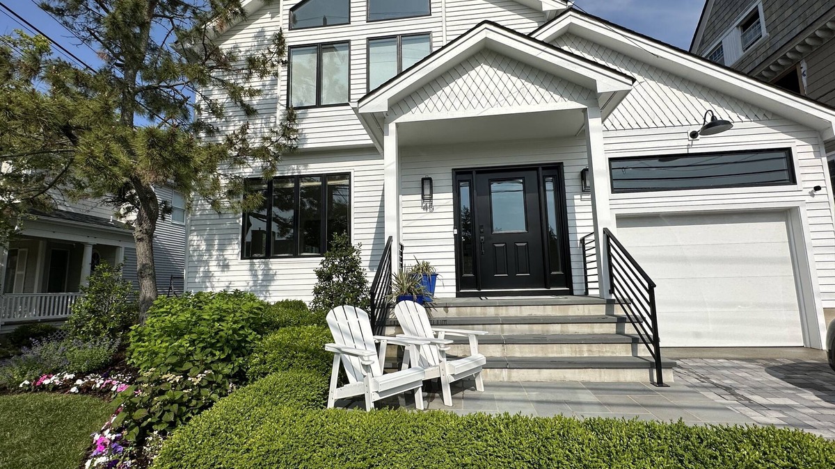 Monmouth Beach House | Summer rental - 3 min walk to beach