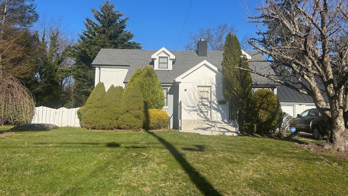 Mamaroneck House | Summer retreat! 40 minutes from NYC with heated pool. Steps away from the water