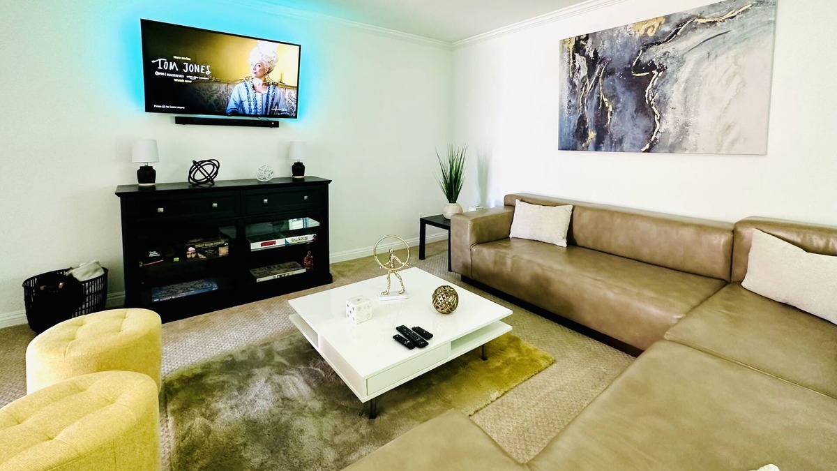 Paradise House | Summer Retreat in Las Vegas!nPool, Arcade, Pool Table & more….