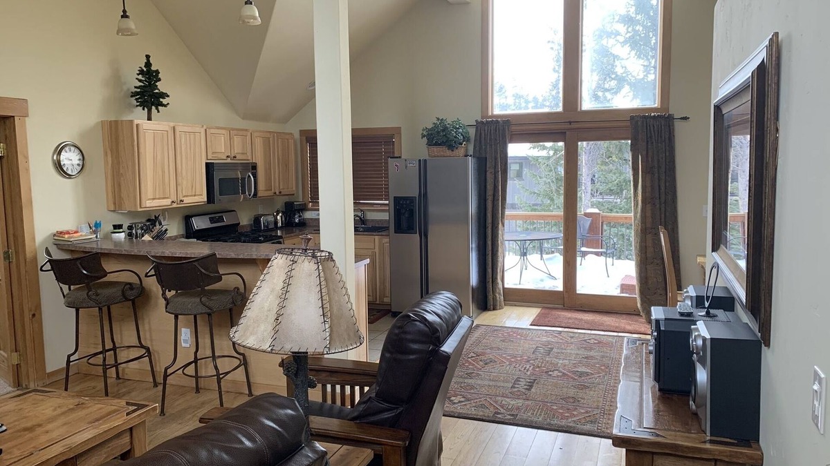 Weisshorn Apartment | Summer Spec ONLY 295 night 2 BR 2 BA, Hot Tub, Deck, 1/2 Mi Town, parking!
