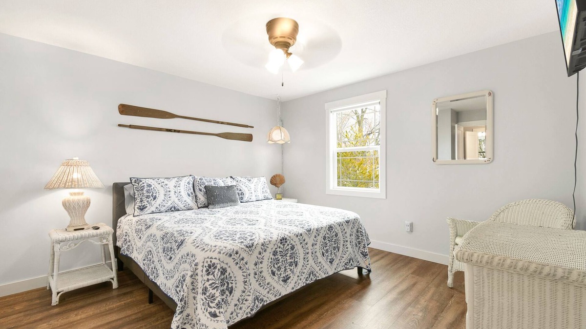 Syracuse House | Summer Special! 6-Bed Channel Home!