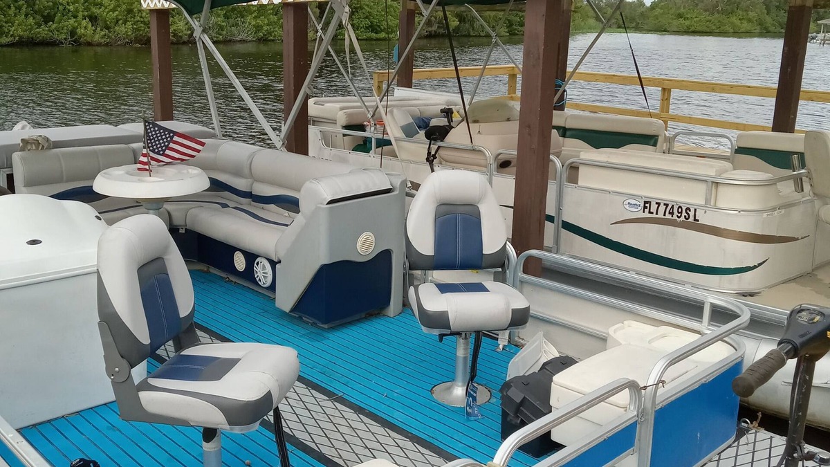 Taylor Creek House | Summer Special 60 off! 3 bed, 2 bath on water, boat house, pontoon available