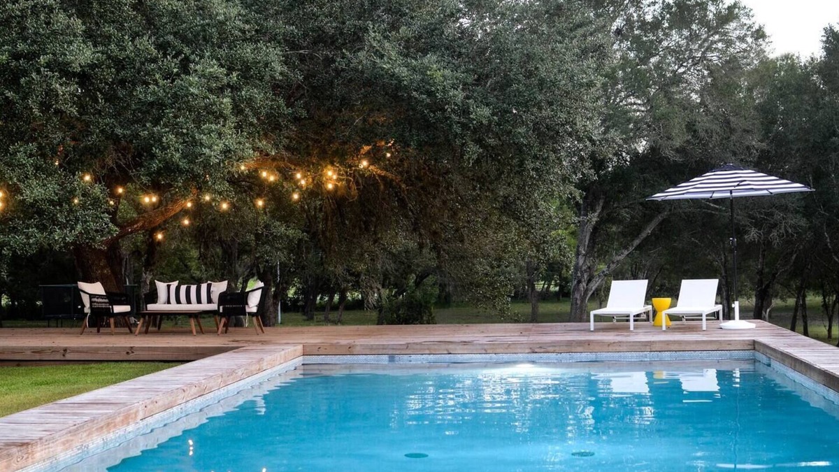 Fayetteville House | Summer Trip Bliss for 10 in Luxury Style & Comfort | Rancho Olivios