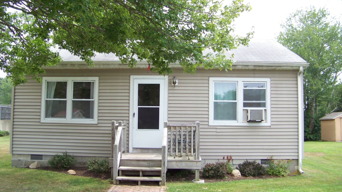 Misquamicut Cottage | Summer weeks are filling fast. Please call 401.932.6903 to reserve