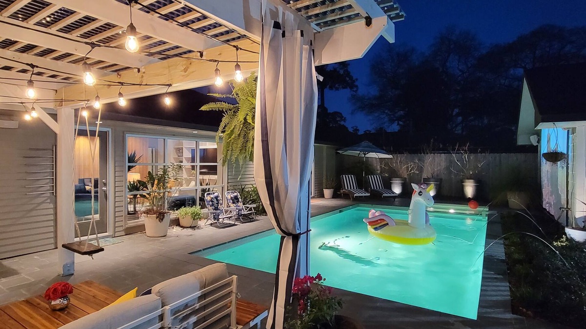 Lazybrook/Timbergrove House | Summer with pool/jacuzzi/outdoor cinema/backyard paradise!