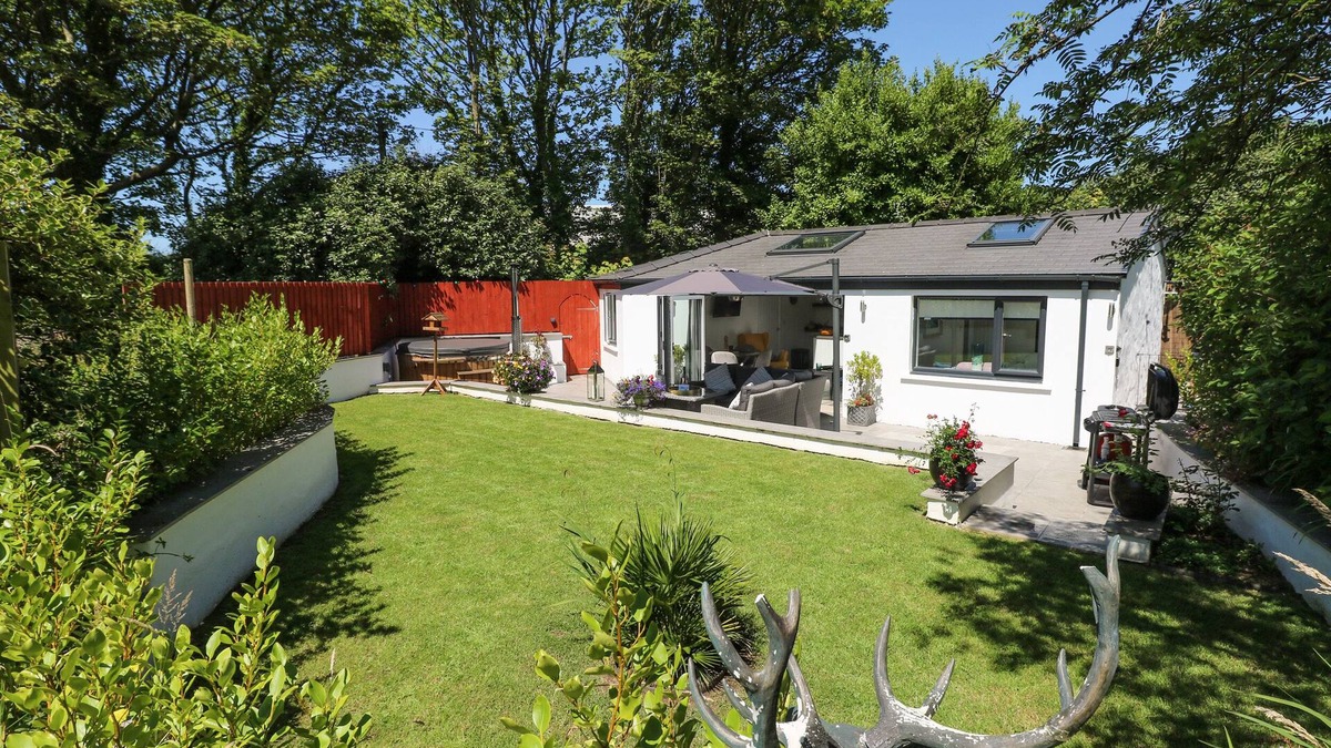 Penally Cottage | SUMMERHOUSE, pet friendly, country holiday cottage in Penally