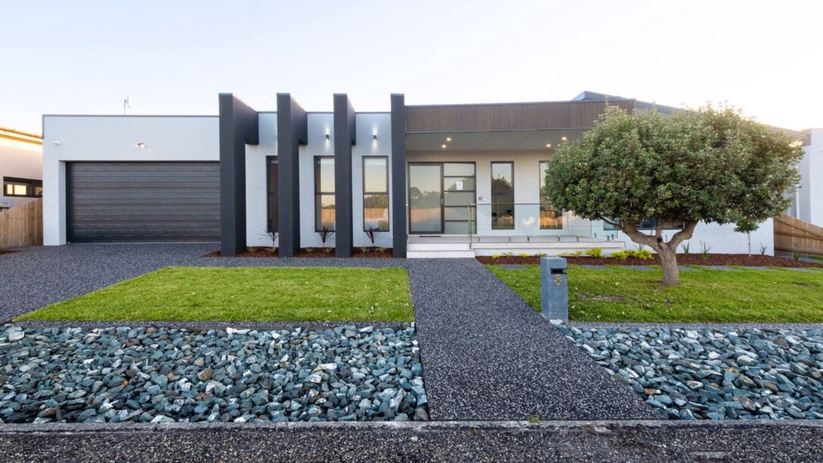 Diamond Beach House | Summerland 8 @ Glorious Diamond Beach with Outdoor Spa