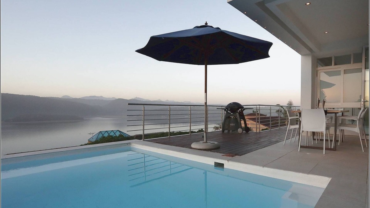 Wilderness Bed & Breakfast | Summerlane BnB - Room Platinum with lovely views to the Lake