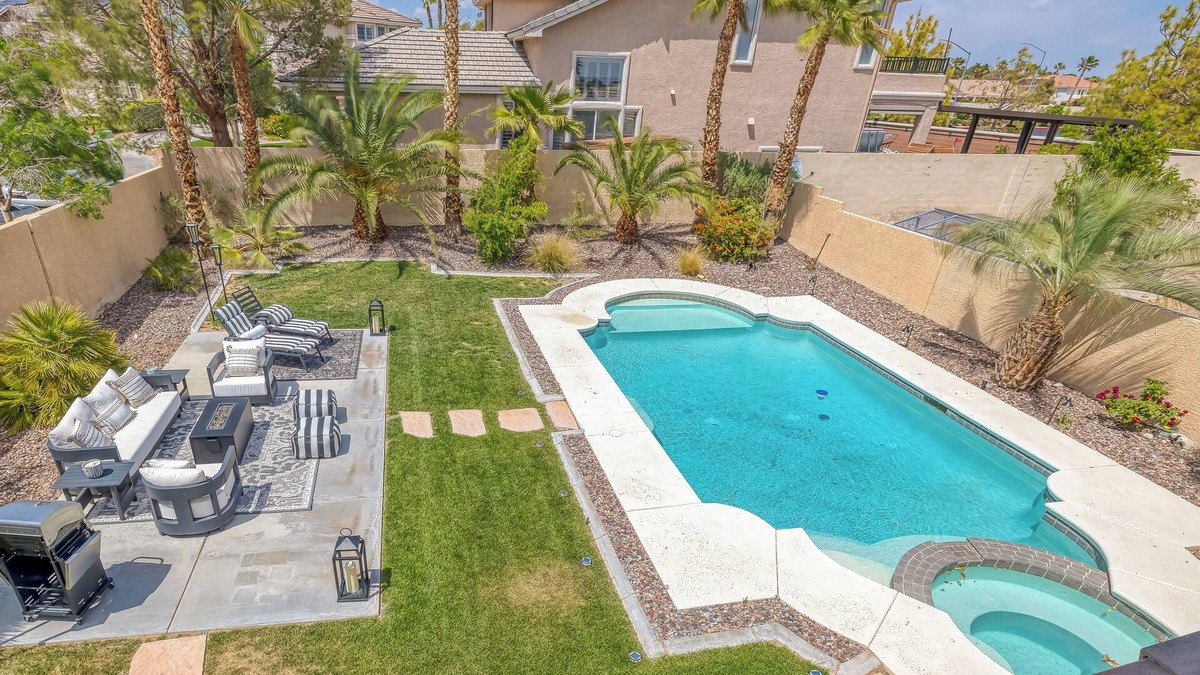 Spring Valley House | Summerlin South Villa 5BD + Private Pool & Hot Tub +Luxury Resort Like Amenities