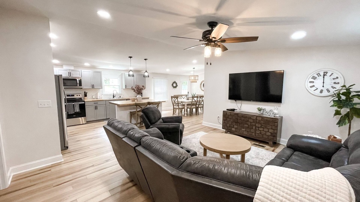 Keslers Cross Lanes House | Summersville Lake Getaway - newly remodeled!
