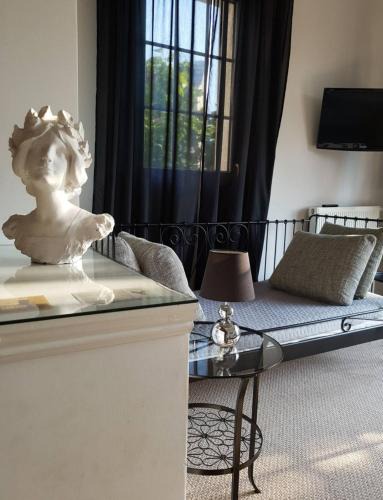 Lagow Apartment | Summertime Suites