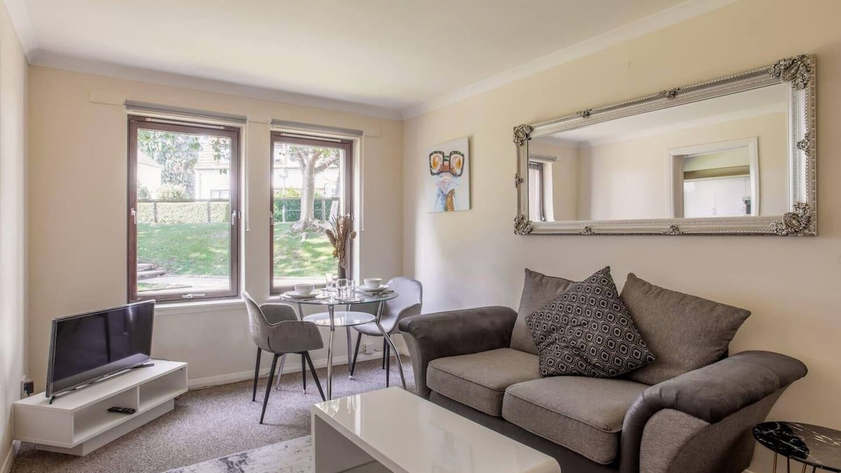 Central Aberdeen Apartment | Summit Central - Quiet 2BR Flat, WiFi, Parking