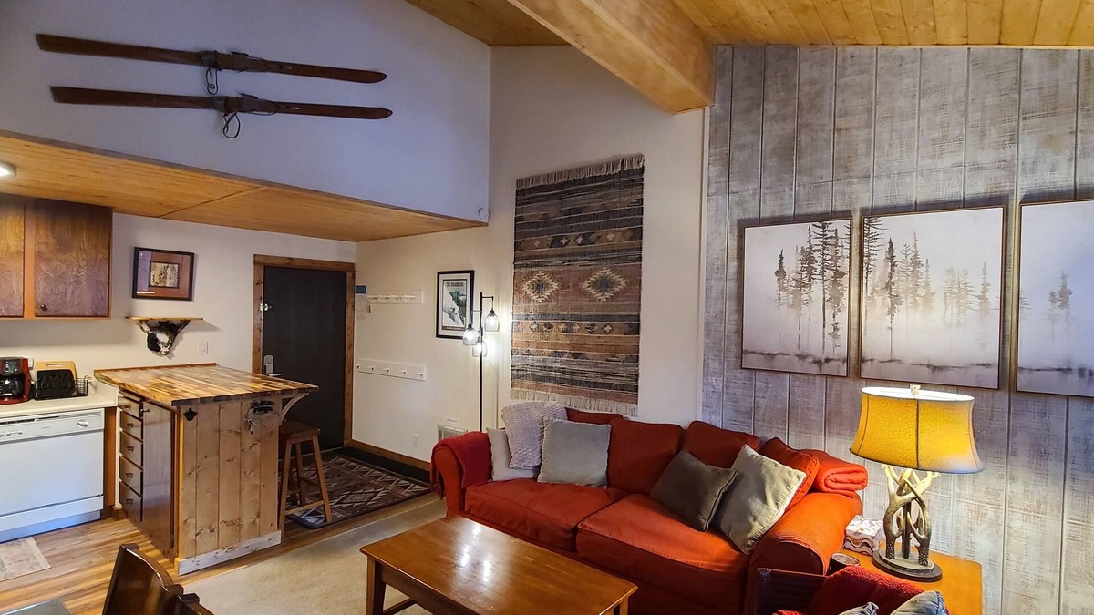 Mammoth Lakes Condo | Summit Condo by Eagle Lodge