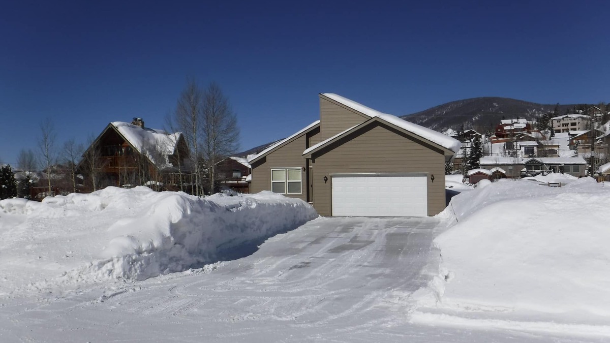 Summit Cove House | Summit Cove, 3 bedrooms, 2 baths, and 2 car garage Level 2 EV Charger BCA-46844