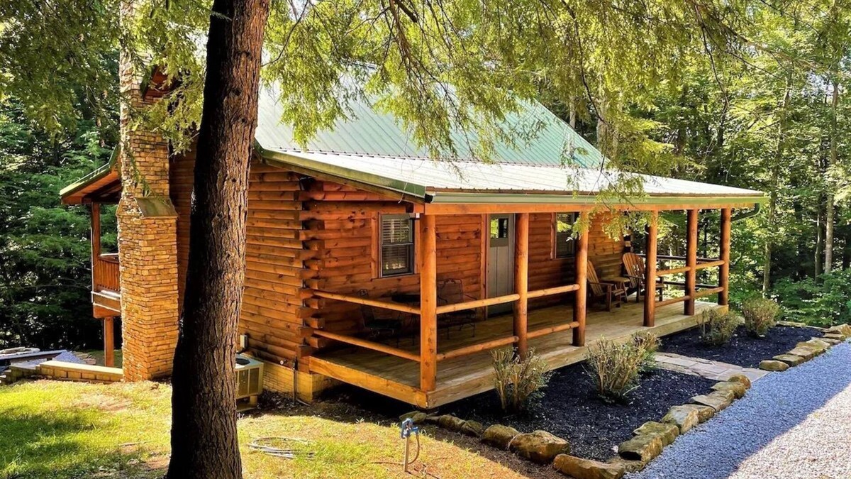 Logan Cabin | Summit Point - Cozy & Secluded Getaway - Heart of Hocking Hills