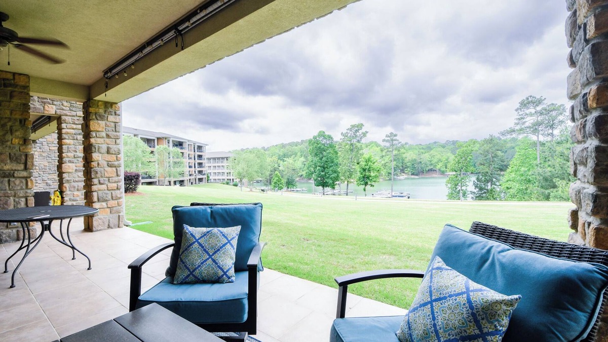 Dadeville Condo | Summit's Spot in Stunning Stillwaters!