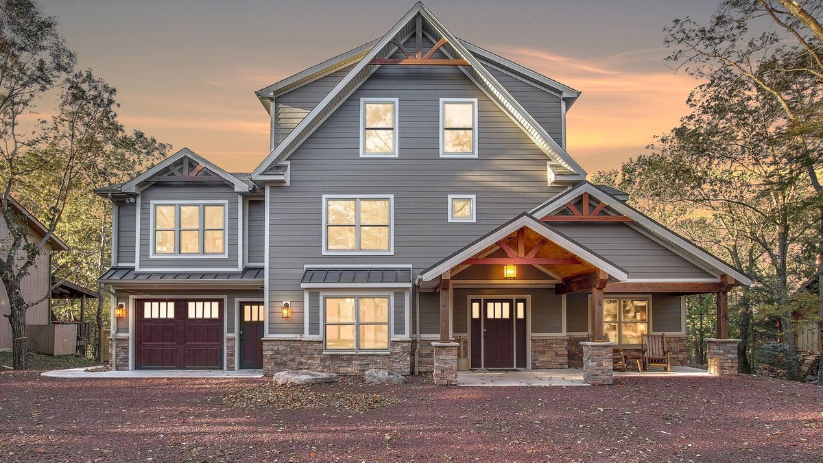 Lake Harmony House | "Summit" Ultimate Luxury Vacation Home. ELEVATOR, Firepit, Private Hot Tub, Pool Table, Gas Grill