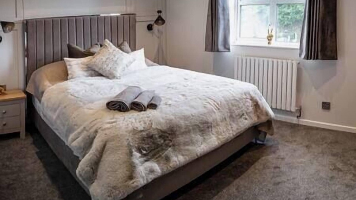Portishead House | Sumptuous Two Bedroom House in Portishead & EV Charger
