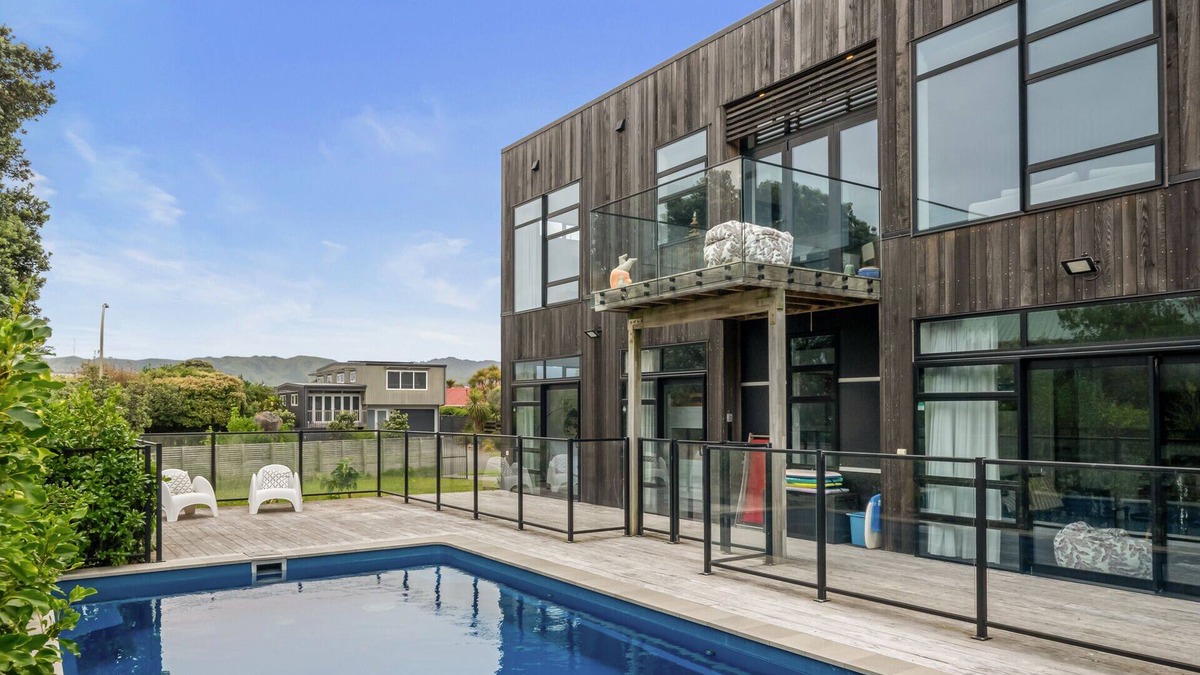 Waikanae House | Sun and Serenity - Waikanae Beach Holiday Home
