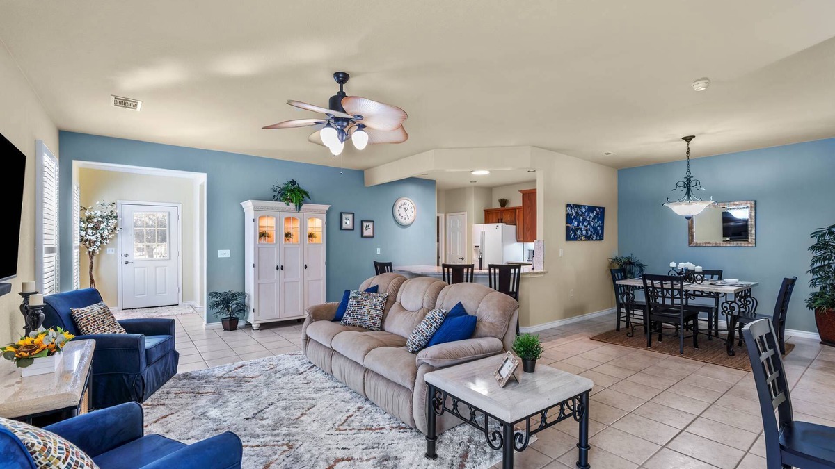 Sun City House | Sun City Georgetown TX! Beautifully Furnished w/Screened Porch on Wooded Lot!
